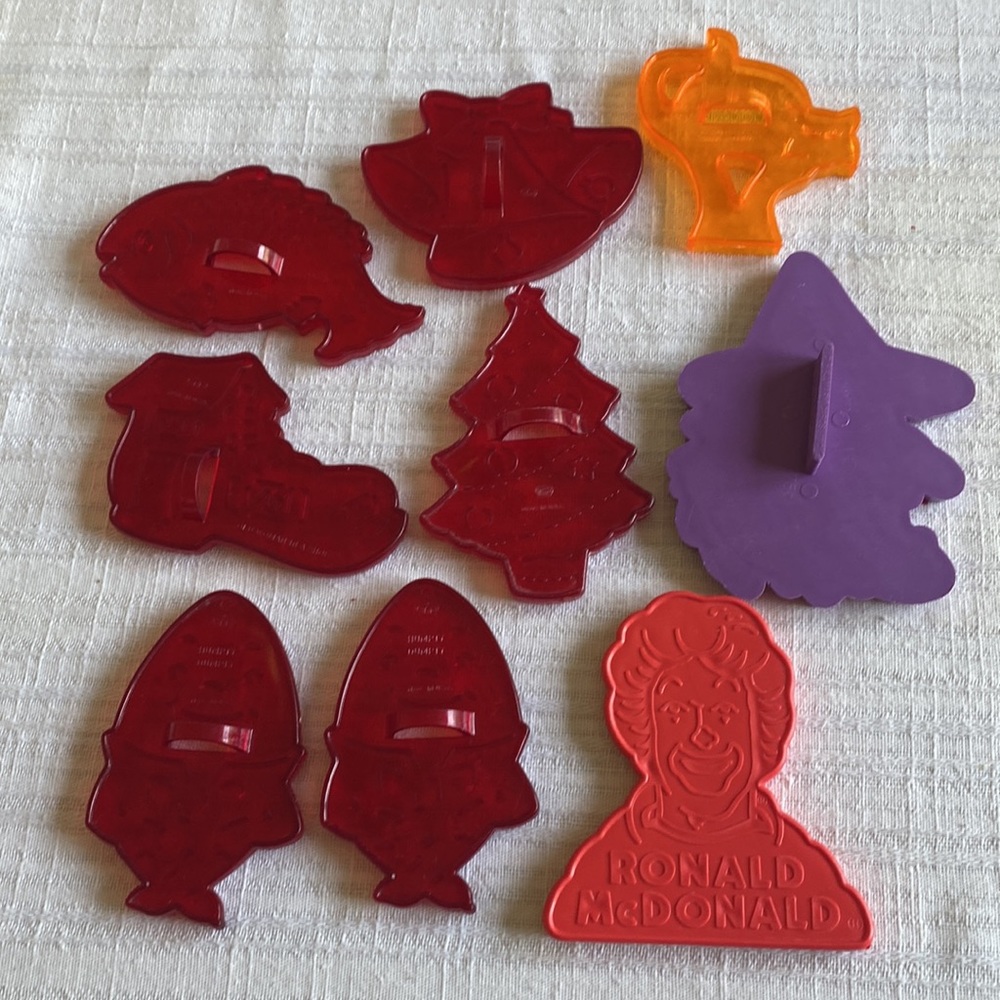 30 VTG Assorted Cookie Cutters, Plastic & Metal - Picture 6 of 12